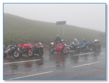 Col de la Colombière brume motos