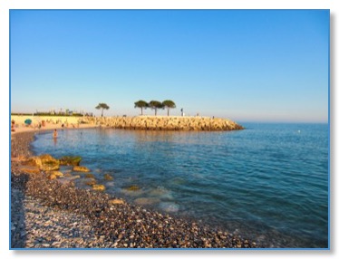 Menton jetée soleil couchant