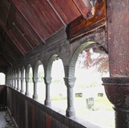 J06_Eglise_poteaux_L_1200.jpeg