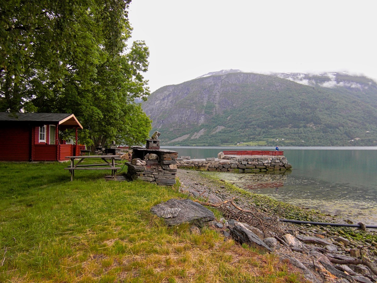 Jetée sur le Lustrafjorden