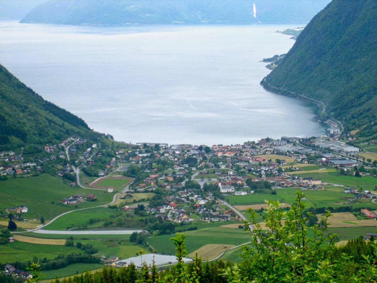 Vue plongante sur Vik