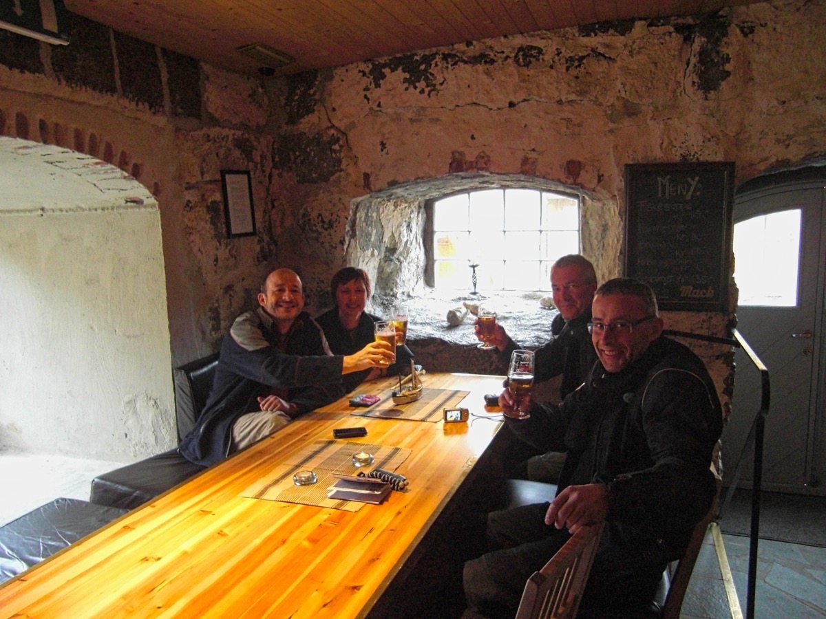 Pub chaleureux avec 2 motards Norvégiens