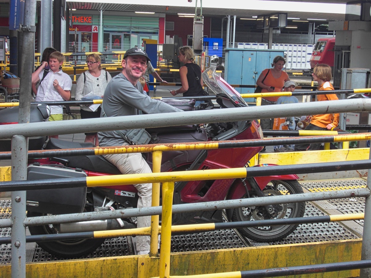 On embarque la moto