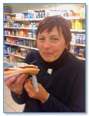 J15_Isa_HotDog_L_350